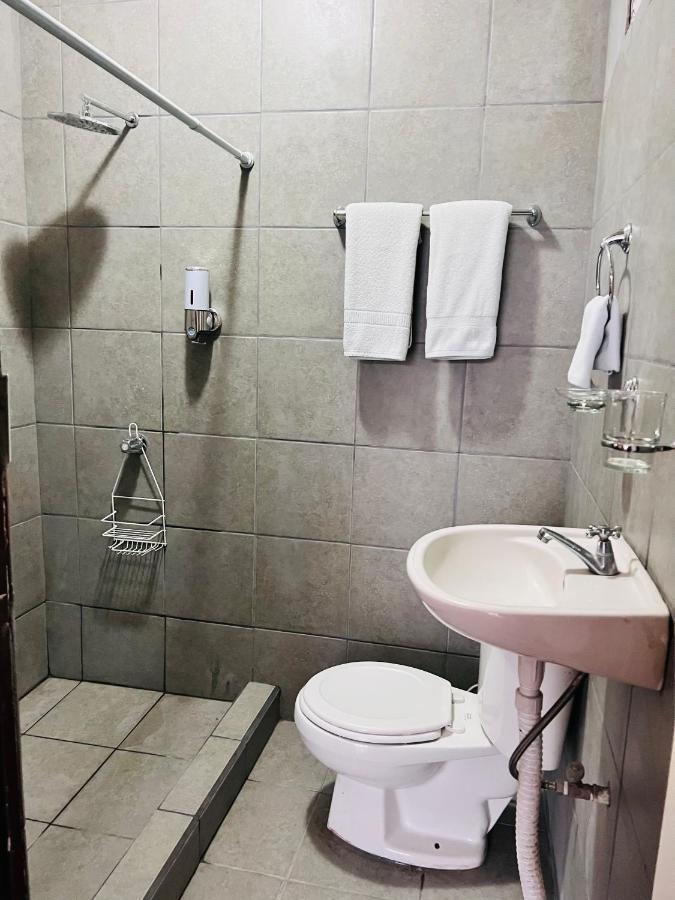 Hotel Adventure Lodge Jacó Kültér fotó
