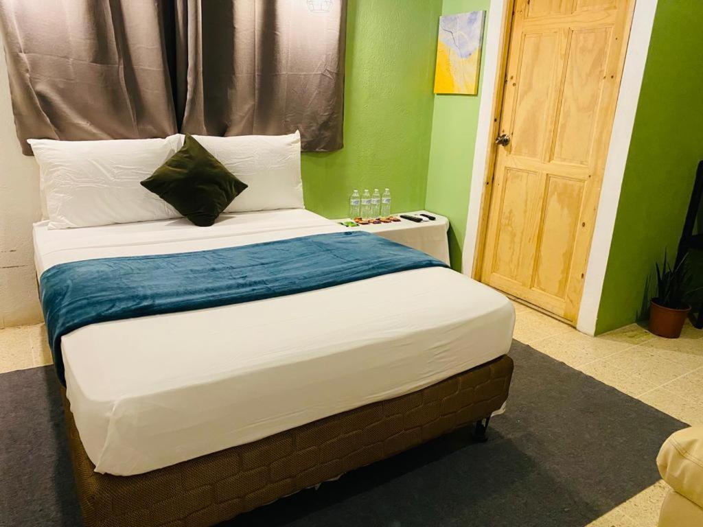 Hotel Adventure Lodge Jacó Kültér fotó